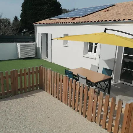 Le Mousse Maison Avec Piscine/parking/wifi/plages 5kms بيت للعطل *