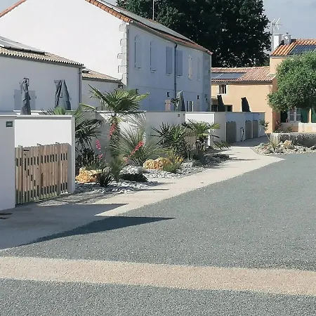 Le Mousse Maison Avec Piscine/parking/wifi/plages 5kms Holiday home